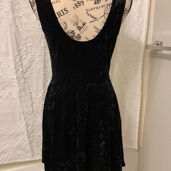 Forever 21 black velvet dress M-L - Picture 2 of 5